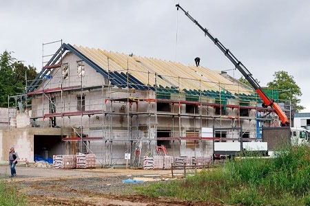 dachbau-dachstuhl-referenzobjekt-grosses-einzelhaus-satteldach-fertiger-dachstuhl-dach-und-energie-erkelenz